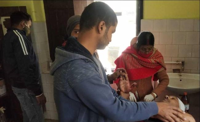 कचरा फेंकने को लेकर दो पक्षों के बीच मारपीट