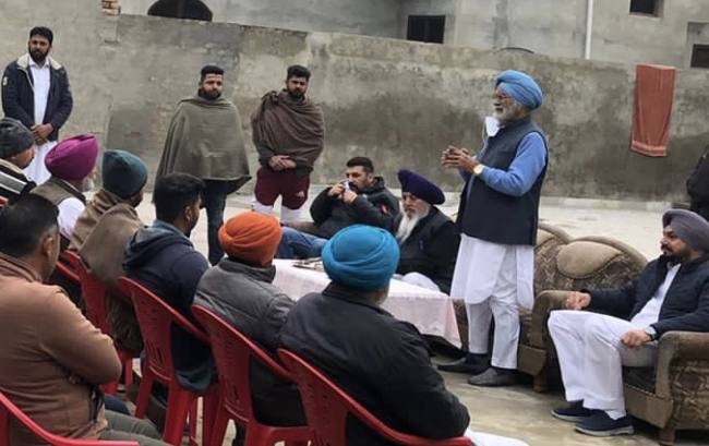 कांग्रेसी व 'आप' नेता बरसाती मेढ़क की तरह हैं: बरकंदी