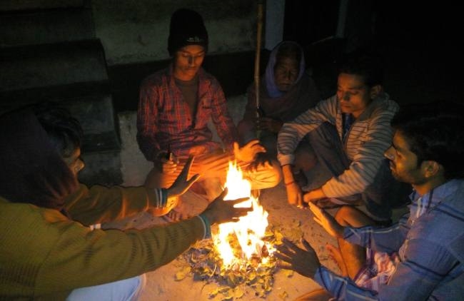 मौसम ने मारी पलटी, बारिश से सर्द ने पकड़ा जोर