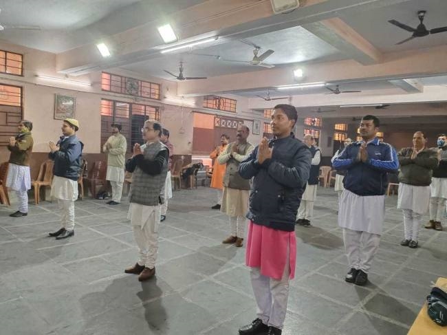 सक्रियता के साथ किया सूर्य नमस्कार