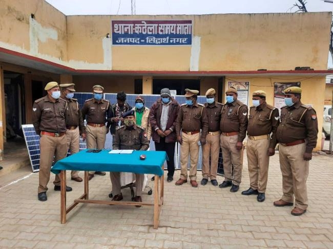 सोलर प्लेट चोरी करने वाले तीन चोर गिरफ्तार