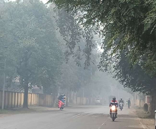 Prayagraj Weather Update अचानक मौसम ने ली संगमनगरी में करवट, बूंदाबांदी और ठंड ने कंपाया