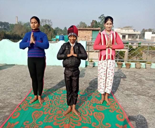 सरस्वती विद्या मंदिर के बच्चों ने किया सूर्य नमस्कार