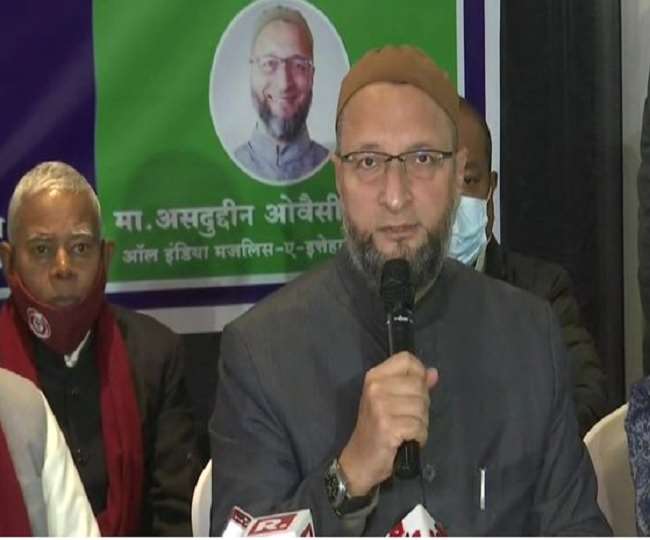 उत्तर प्रदेश के चुनावी मैदान में तीसरा मोर्चा, असदुद्दीन ओवैसी के साथ आए बाबू सिंह कुशवाहा