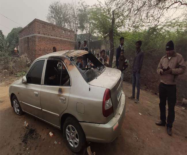 झरिया में युवक ने पड़ोसी की कार में लगाई आग, पुलिस ने पकड़ा