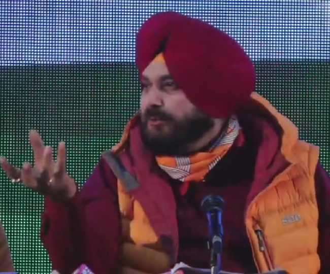 नवजोत सिंह सिद्धू का मजीठिया पर हमला, बोले- खुद करोड़ों कमाते रहे रेत से, आज हम पर आरोप लगा रहे
