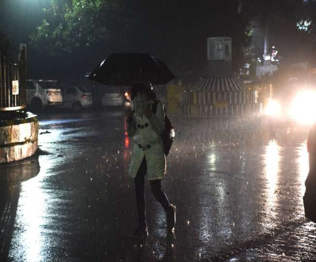 दिल्ली-एनसीआर के कई इलाकों में झमाझम बारिश, जानें- 28 जनवरी तक कैसा रहेगा मौसम
