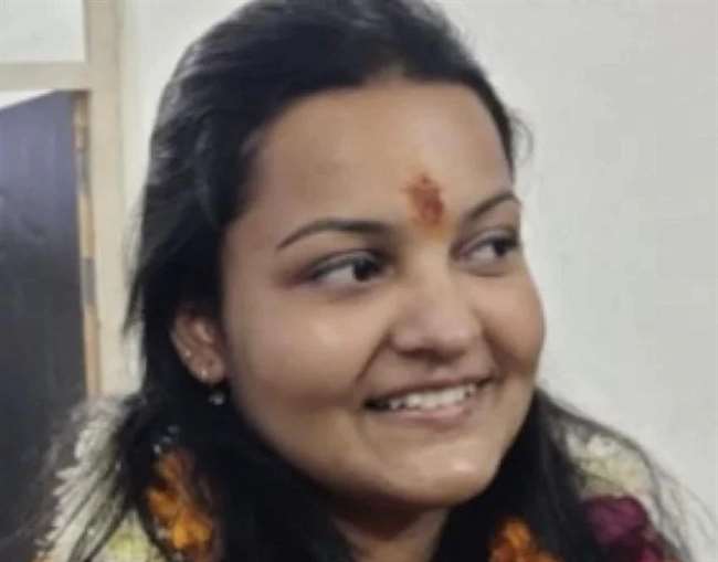 सियासत की जंग में बाप-बेटी का अलग-अलग पाला, दिलचस्प है औरैया की राजनीतिक उठा-पटक