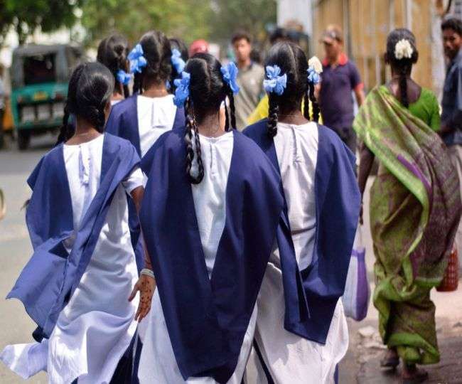 बिहार के इस सरकारी स्कूल में लड़कों को भी दिया सैनेटरी पैड, सामने आया मामला तो शासन भी हैरान