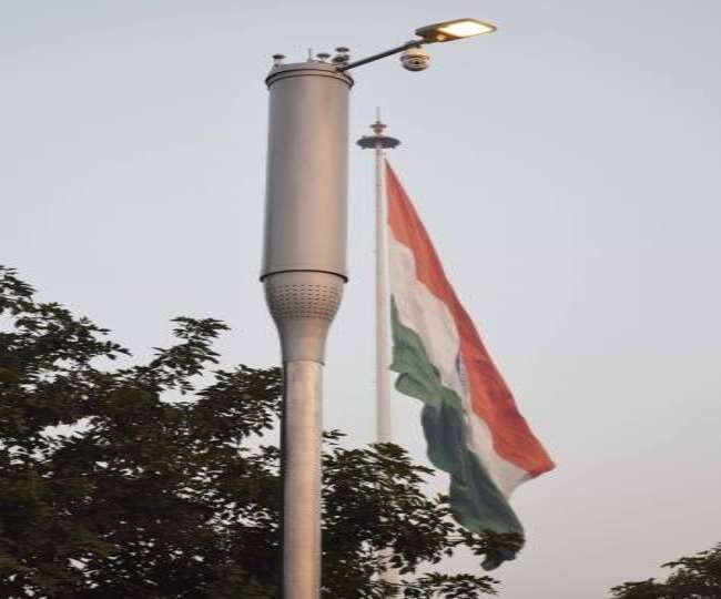 लुटियन दिल्ली के स्मार्ट पोल को तीन साल से है पैनिक बटन का इंतजार