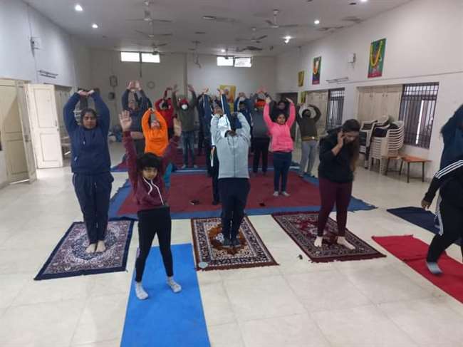 वनवासी कल्याण केंद्र में सूर्य नमस्कार का आयोजन किया गया, जानिए सूर्य नमस्कार के फायदे