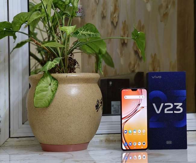Vivo V23 रिव्यू: क्या 50MP ड्यूल सेल्फी वाला ये है बेस्ट कैमरा फोन? जानें यहां
