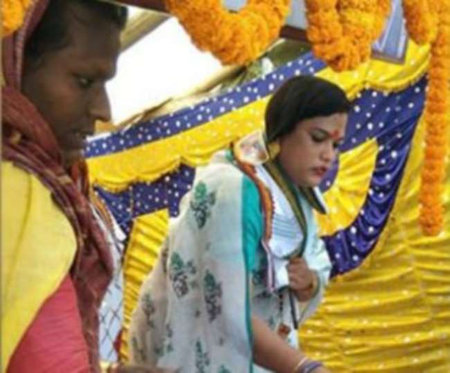 कटक निकाय चुनाव में किस्मत आजमा रही है ट्रांसजेंडर तनुश्री बेहेरा, पिता ने घर से निकाला तो झुग्गी-झोपड़ी वालों ने दिया सहारा
