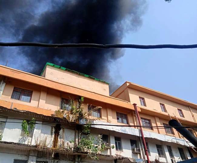 पीएमसीएच की इमरजेंसी में छत पर लगी आग, बोरिंग रोड के जीबी मॉल में भी हुआ हादसा