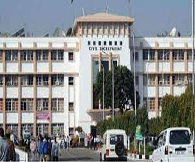 Jammu Kashmir: देश के हितों को नुकसान पहुंचा रहे अधिकारियों को बाहर का रास्ता दिखाने की तैयारी