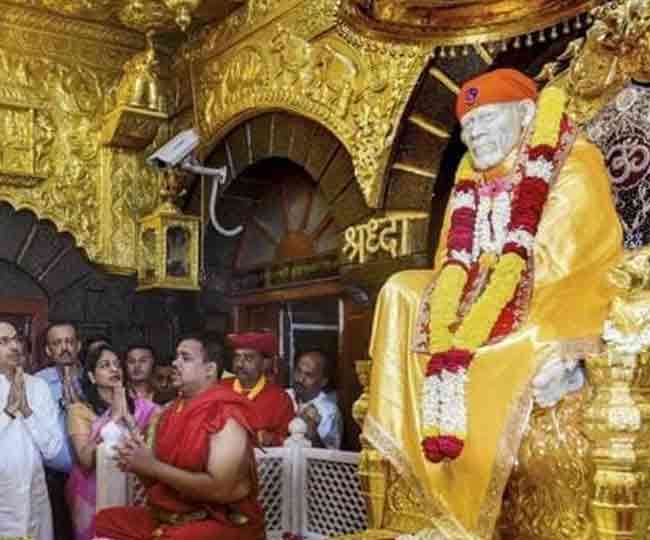 Sai Baba Aarti And Mantra: गुरुवार के दिन साईं बाबा के इन मंत्रों का करें जाप और आरती