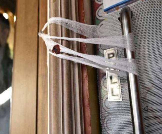 Jammu: कोरोना कर्फ्यू का उल्लंघन करने वालों के खिलाफ पुलिस सख्त, मीरां साहिब में दुकानदारों के खिलाफ कार्रवाई की