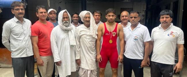 एशियाई कैडेट कुश्ती चैंपियनशिप में भाग लेगा छंगा अखाड़े का परमेंद्र पहलवान