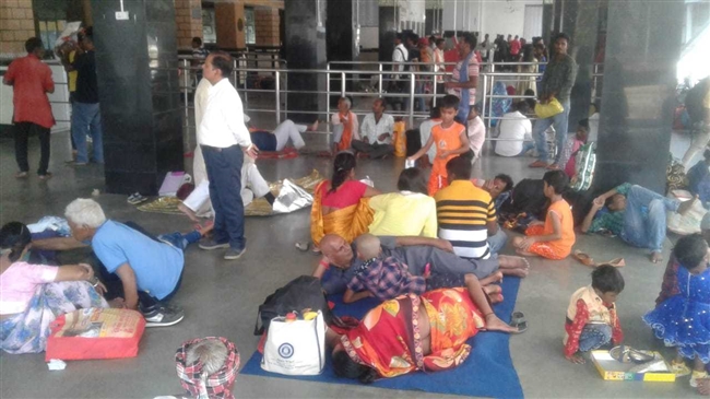 बडहिया में ट्रैक जाम के कारण रेल परिचालन प्रभावित