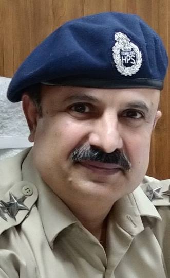 कैश कलेक्शन कर्मी से दिनदहाड़े लाखों की लूट