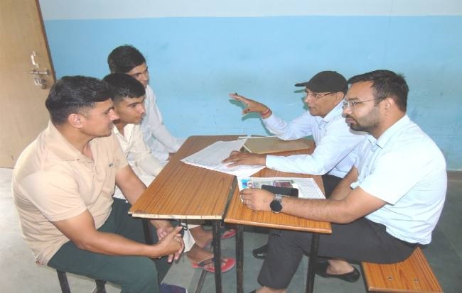 एचडी साल्हावास में हुआ अभिभावक-अध्यापक मिलन समारोह
