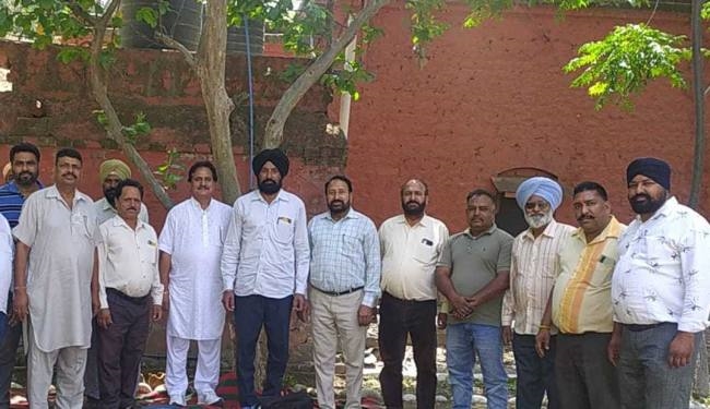 विदेश जाने के लिए छुट्टी की मंजूरी मंडल स्तर पर देने की मांग