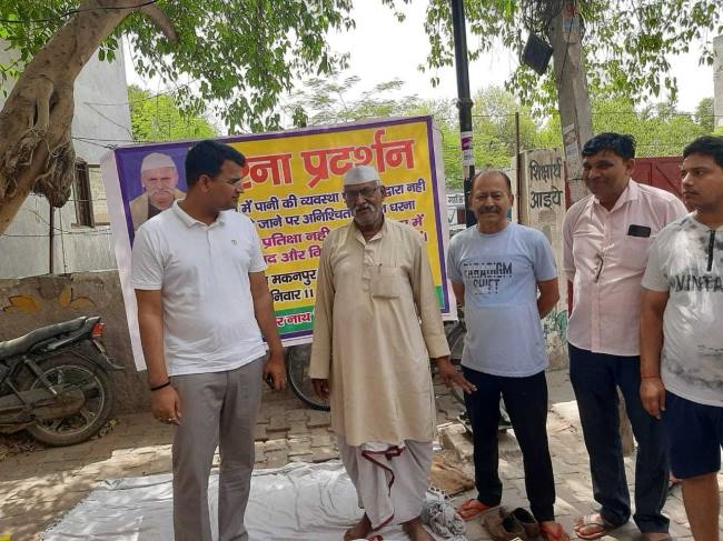 एसडीएम ने दो दिन बाद कराया धरना खत्म