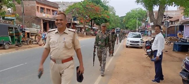 भयमुक्त मतदान के लिए किया फ्लैग मार्च