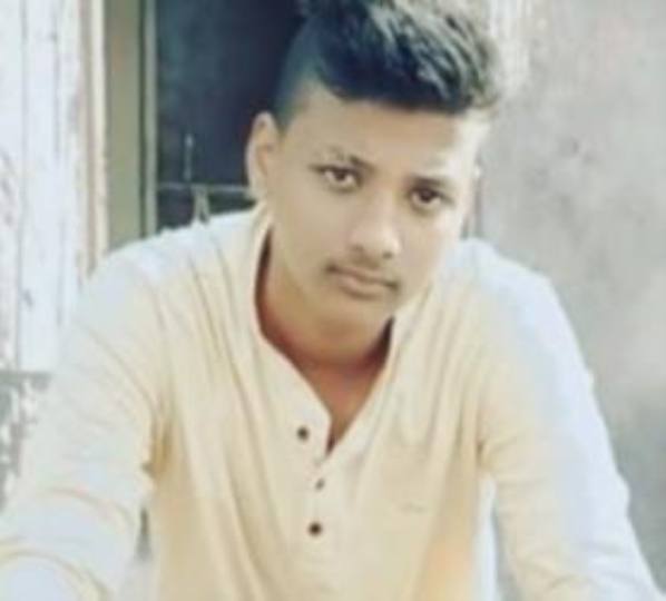 पिकअप वैन व बाइक की भिड़ंत में एक युवक की मौत, तीन जख्मी