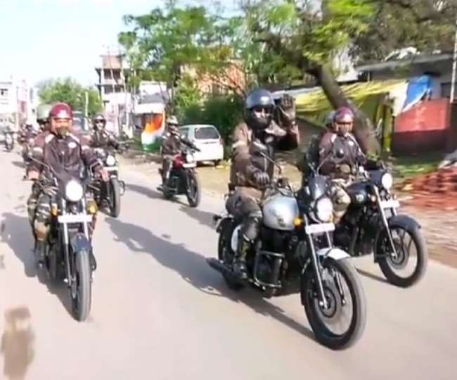 उधमपुर से मोटरसाइकिलों पर कारगिल को निकले सेना के वीर, परमवीर चक्र विजेता संजय कुमार ने दिखाई हरी झंडी