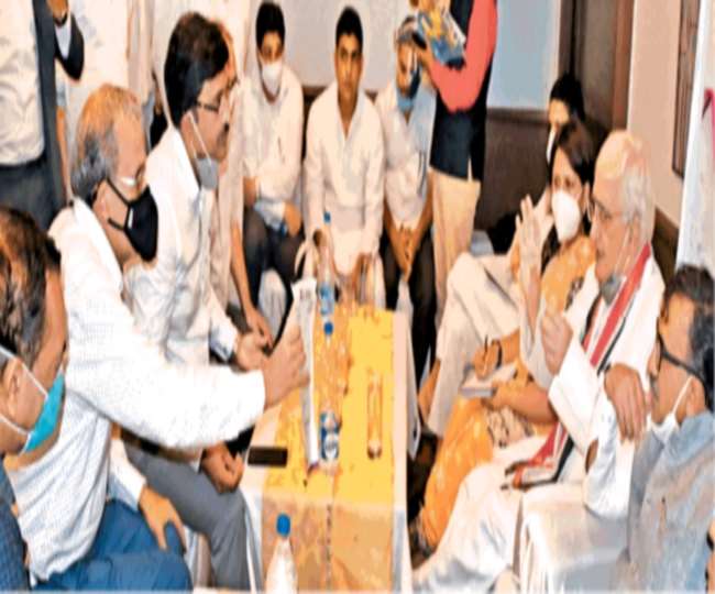 मेरठ पहुंचे सलमान खुर्शीद ने कहा- अफगानिस्तान पर सच छिपा रही सरकार