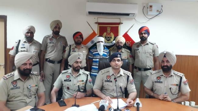 संतान न होने पर पत्नी की कुल्हाड़ी से हत्या
