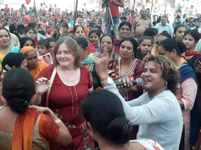मेले में 21 जरूरतमंद परिवारों को सिलाई मशीनें बांटी