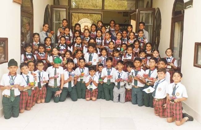 अज्ञानता का अंधकार मिटा दूसरों के जीवन में भी लाएं उजाला