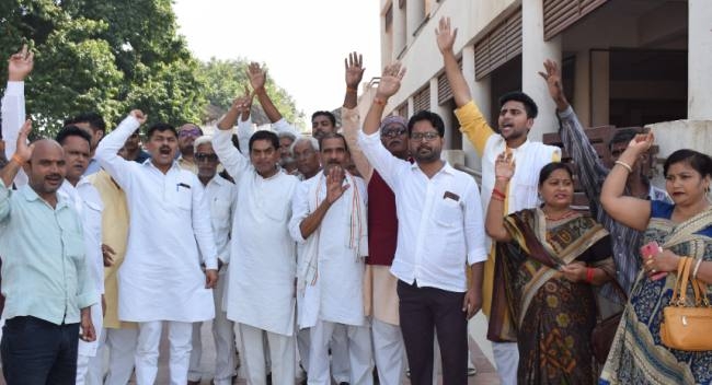 अपराध नियंत्रण की मांग को लेकर सड़क पर उतरे कांग्रेसी