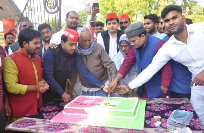 सपा संरक्षक मुलायम सिंह की मनाई जन्मतिथि