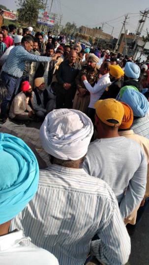 ट्रक की टक्कर से बाइक सवार दो व्यक्तियों की मौत