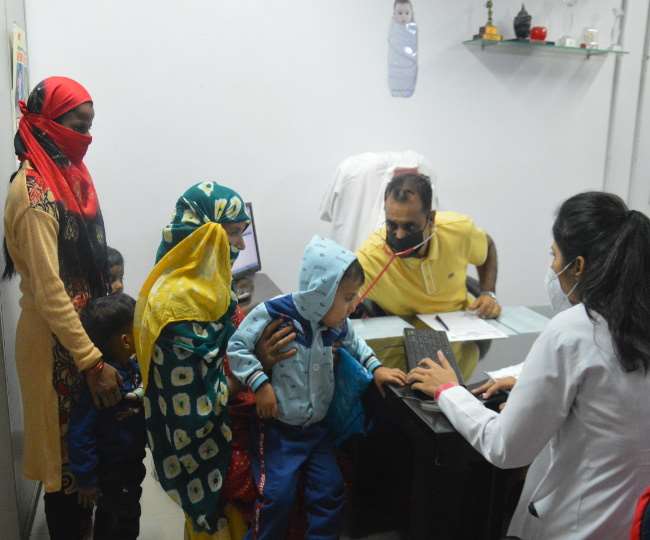 Viral Fever: कमजोर हुआ डेंगू का डंग, अब परेशान करने लगा वायरल बुखार, इन बातों का रखें ध्यान