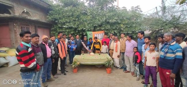 फतेहपुर के असोथर को मिला नगर पंचायत का दर्जा, लोगों मिलकर बांटी खुशियां