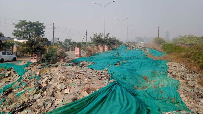 आविप कार्यालय के सौंदर्य पर ग्रहण बना ई-कचरा