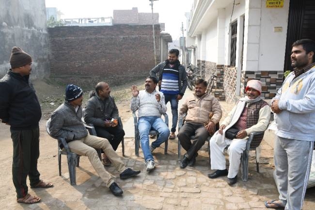 लुभावने वादों की घोषणाएं कर रहे राजनीतिक दल