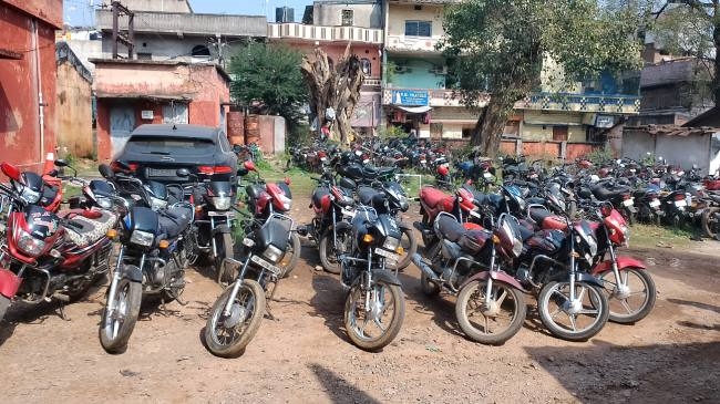 अंतर जिला बाइक चोर गिरोह के छह गिरफ्तार