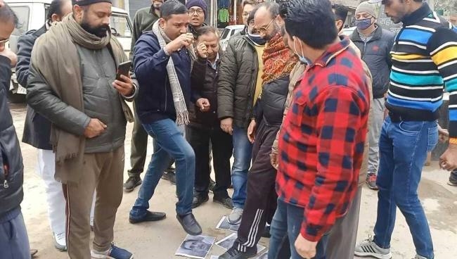 पूर्व डीजीपी मोहम्मद मुस्तफा के खिलाफ निकाला रोष मार्च