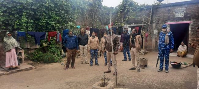 पुलिस की स्पेशल टीम ने की सिन्हा ओपी इलाके में छापेमारी