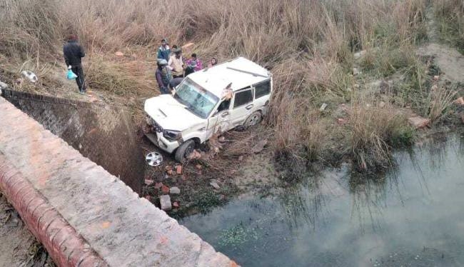 अनियंत्रित कार के धक्के से बालिका समेत दो की मौत