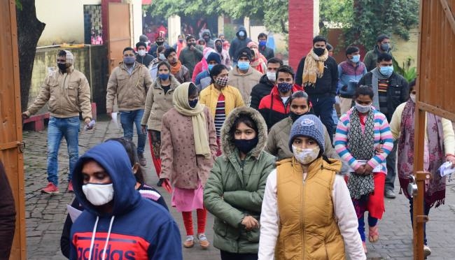 बारिश के कारण केंद्र पहुंचे में देरी, कई परीक्षार्थी वंचित