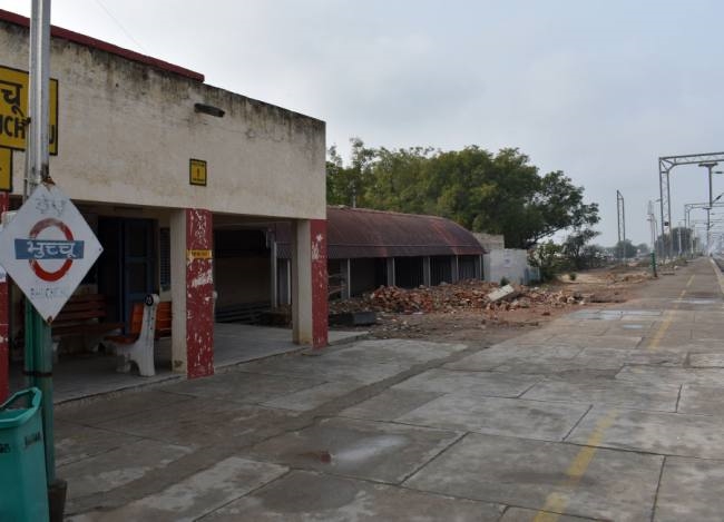 रेल यात्रियों के लिए सफेद हाथी बना भुच्चो मंडी का रेलवे स्टेशन