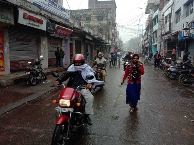 हल्की बारिश, कोहरा व शीतलहरी से ठुठरा पलामू