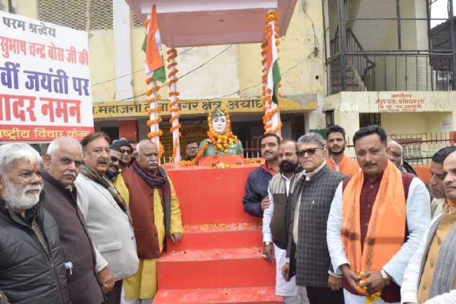 महान नायक के रूप में नेताजी को विभिन्न वर्गों ने किया नमन