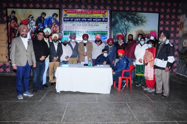 नेत्र चिकित्सा कैंप में 376 मरीजों ने करवाई आंखों की जांच, 29 लोगों का होगा आपरेशन